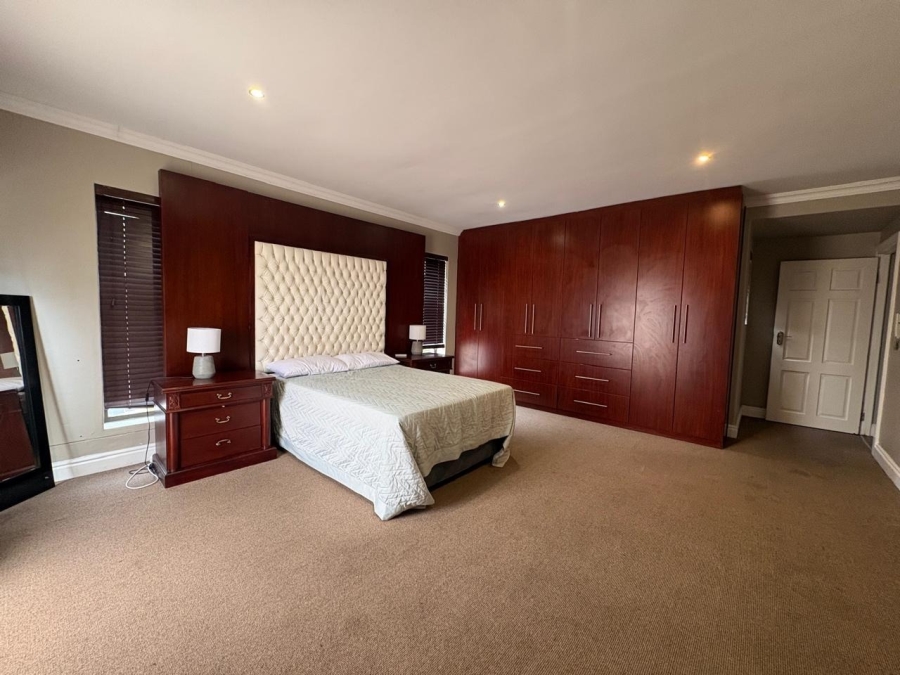 To Let 6 Bedroom Property for Rent in West Beach Western Cape